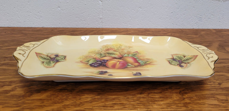 Lovely Aynsley orchard gold serving tray, in good orginal condition. Please view photos as it forms part of the description.