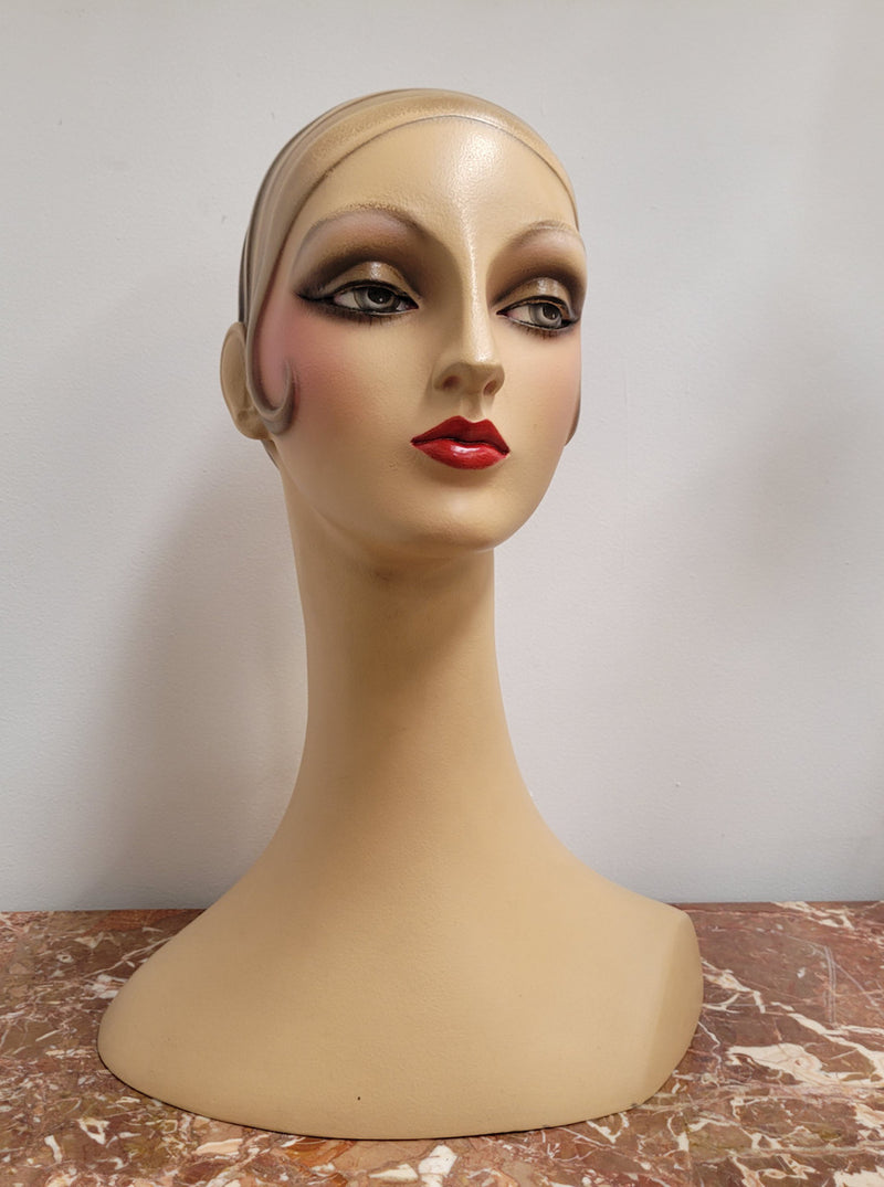 Elegant Vintage deco style mannequin head and shoulders in very good condition.