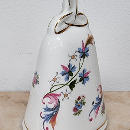 “Royal Tara” Ireland China decorated bell. It is in good original condition, please view photos as they help form part of the description.