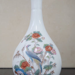 Wedgwood “Kutani Crane” gold trimmed bud vase. It is in good original condition with no chips or cracks, please view photos as they help form part of the description.