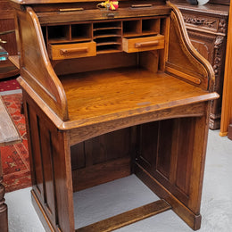 Charming petite English Oak fitted roll top desk. It has a very lovely fitted interior and a drawer at the front ideal for a unit or apartment. Sourced locally and in good original detailed condition.