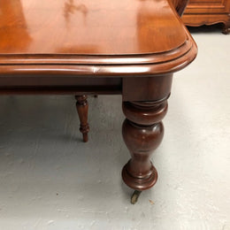 Lovely Victorian Walnut Extension dining table on castors and 8 lovely upholstered dining chairs in good condition.