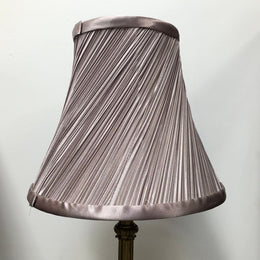 Antique French ormolu Belle Epoque lamp depicting a lizard. It has been rewired  and in good original condition. Circa 1880.