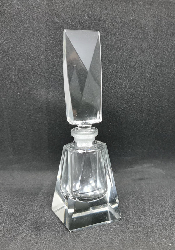 Beautiful Vintage edged crystal perfume bottle, in great original condition.