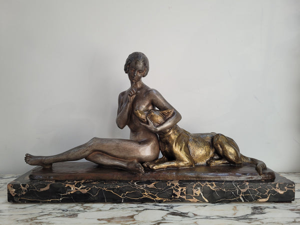 French Art Deco bronze figure on marble base circa 1925. Signed by Louis Riche (1877-1949) who specialized in sculpting animals in bronze with German Shepard being his specialty and considered a master at reproducing them. His first exhibit was at the age of 19.