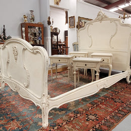 French Louis 15th Style French queen size bed and rails with custom made slats in distressed chalk painted finish. It has been sourced from France and is in good original detailed condition.