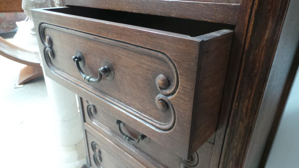 A beautiful French petite Oak carved chest of drawers. It comes with four drawers and plenty of room. It is in very good original condition. Ideal for smaller spaces or apartments.