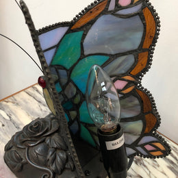 Beautiful Tiffany style Butterfly table lamp, it is in good working order with no damage.