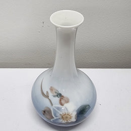 Lovely Bing and Grondahl blue floral vase, In excellent original condition. Please view photos as they help form part of the description.