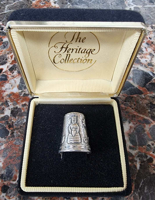 Sterling silver boxed thimble from the Heritage Collection “Three Kings”. Birmingham 1991.
