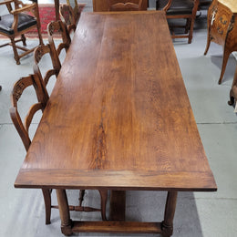 French oak pedestal farmhouse style dining table, sourced from France and in good original detailed conditions. Please see pictures to form part of the description.