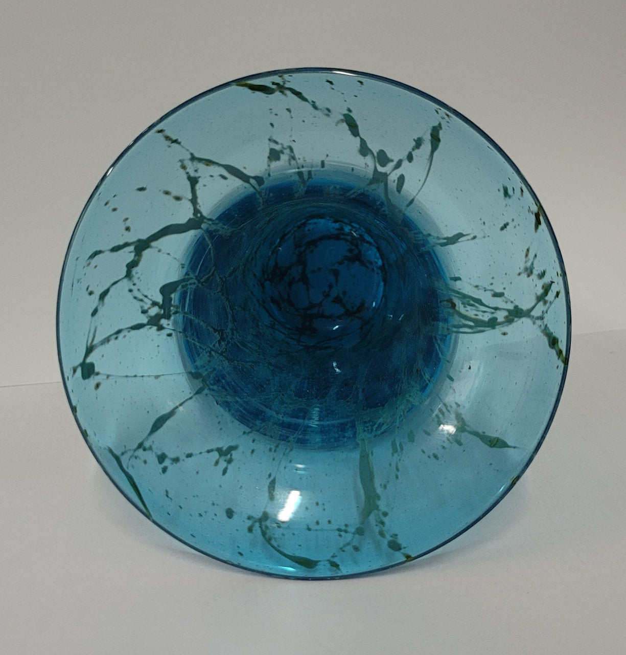 Stunning signed "Mdina" Maltese art glass vase. Beauitufl colours and in good original condition with no chips or cracks. Please view photos as they help form part of the description.