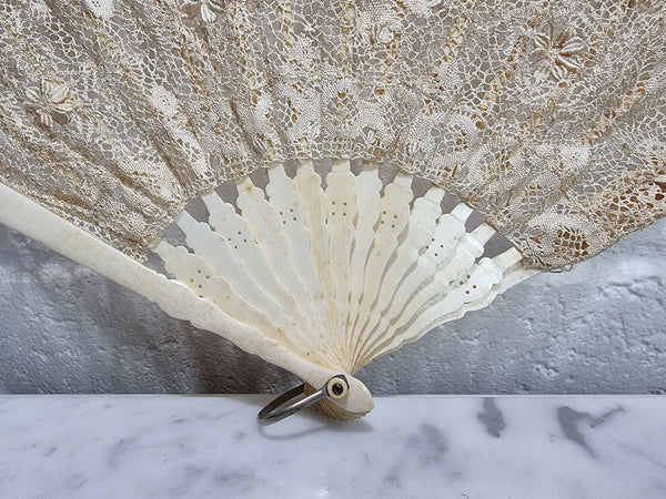 Beautiful Edwardian bone and lace hand held fan. In good original condition, please view photos as they help form part of the description.