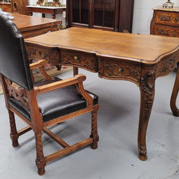 19th Century Louis 14th style quality French carved Oak bureau plat. It has three lockable deep drawers and beautifully carved legs. It has been sourced from France and is in good original detailed condition.