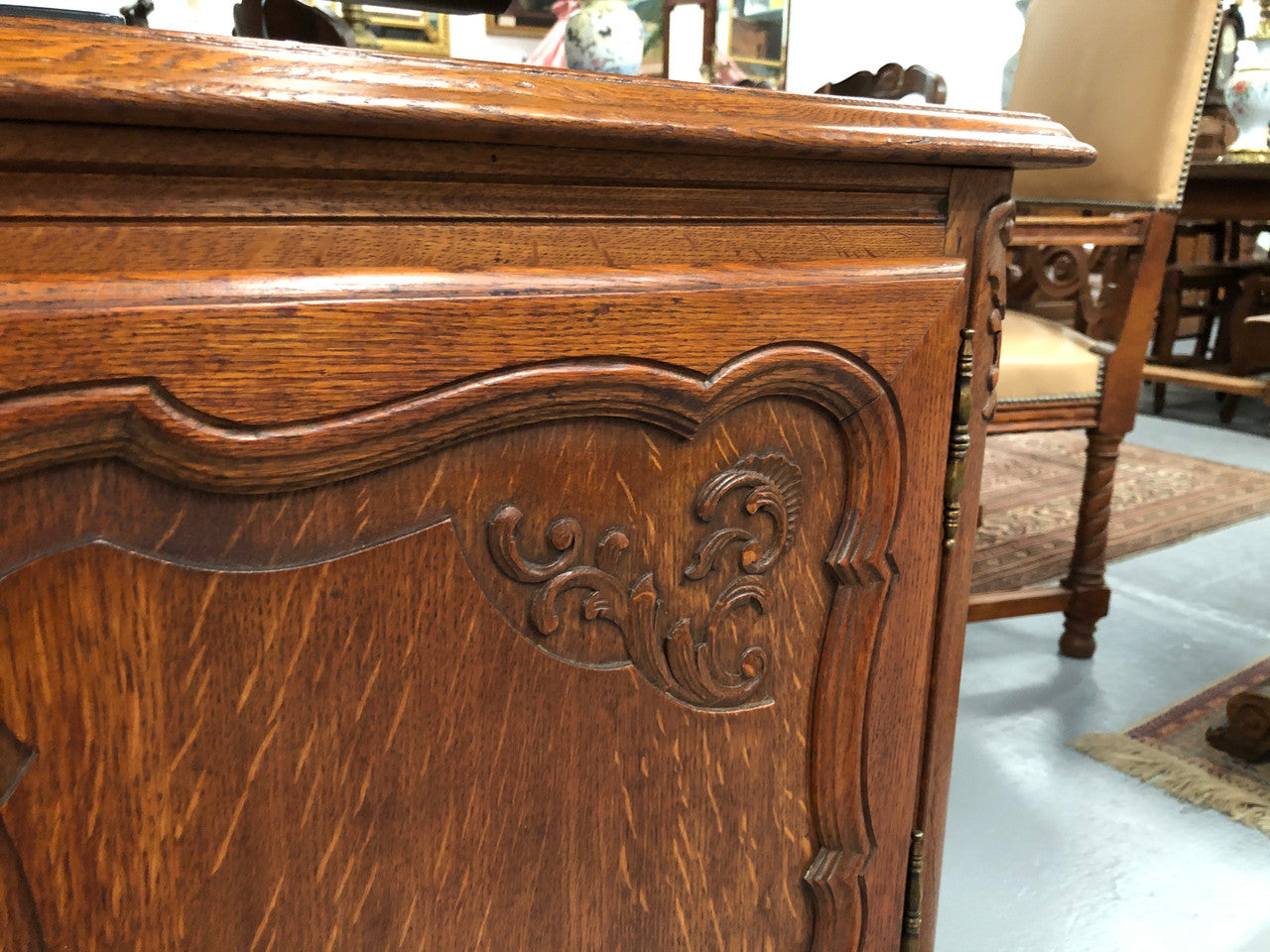 Beautifully carved French oak TV/Entertainment cabinet with great storage space. It has to lockable doors and is in very good original condition.