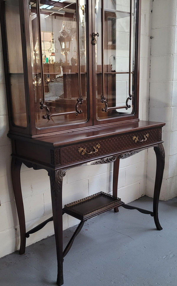 Stunning Mahogany Georgian style Sheraton display cabinet with superb carving and detail. Retaining the original bevelled glass doors with astral glazing. In great original detailed condition.