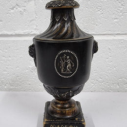 Lovely Victorian Wedgwood Georgian style small urn. In good original condition, please view photos as they help form part of the description.