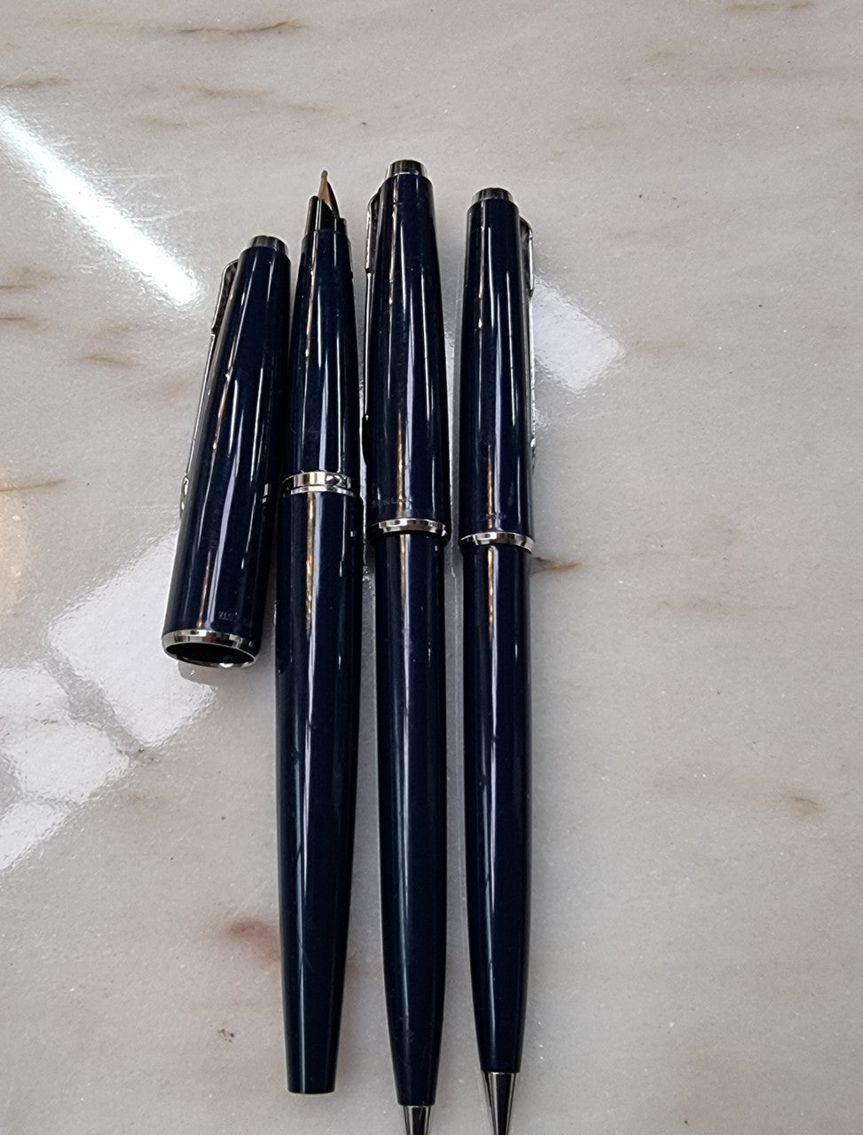 Vintage parker pen set, which consists of a fountain pen, ballpoint pen and pencil. All in original box and original receipt included.
