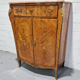 French Louis XV style marquetry inlaid marble top side cabinet. It has one drawer at the top and two doors open up to two adjustable shelves. It has beautiful coloured marble and decorative mounts. In good original detailed condition.