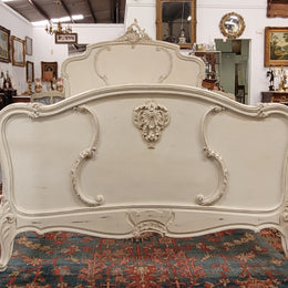 French Louis 15th Style French queen size bed and rails with custom made slats in distressed chalk painted finish. It has been sourced from France and is in good original detailed condition.