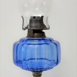 Stunning late Victorian blue bowl and cast iron base kero lamp. In good original condition. Please view photos as they form part of the description.