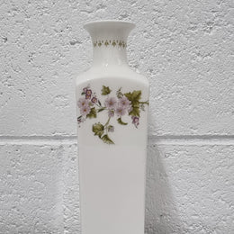Lovely floral Wedgwood white vase with a pretty design in good condition, please view photos as they help form part of the description.