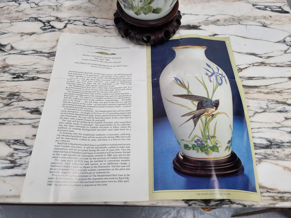 Vintage Meadowland Bird, Franklin Mint Base. 1980 Limited Edition trimmed with 24 ct. gold. Comes with Certificate and oriental stand. In good original condition, please view photos as they help form part of the description.