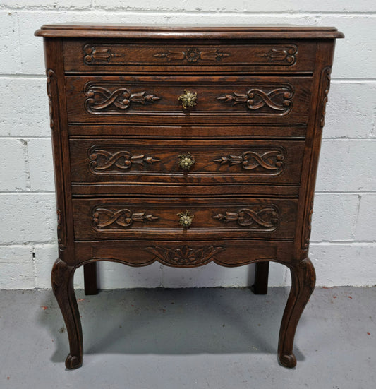 Lovely French dark oak chest of 3 drawers with beautiful carving and details. In good original detailed condition.