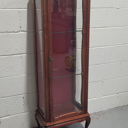 French Louis XV style compact display cabinet with marble top. It is of pleasing proportions with a lovely maroon fabric back and two glass shelves. In good original detailed condition.