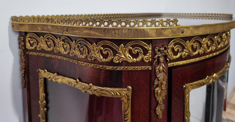 Louis XV style Walnut vitrine display cabinet with attractive ormolu mounts. Beautiful Maroon floral fabric backing with two glass shelves and cabriole legs with decorative ormolu mounts. In good original detailed condition.