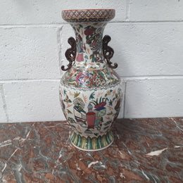 Antique 19th Century Chinese export hand-painted Qing Dynasty vase. Chien-Lung base. Rego mark to (1736-1795)