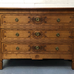 Lovely carved early 19th Century French Oak commode. There are three drawers with decorative drawer pulls and is in good original detailed condition.