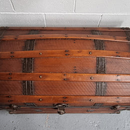 Late Victorian Saratoga dome top travelling trunk. It is in good detailed condition. Please see photos as it forms part of the description.