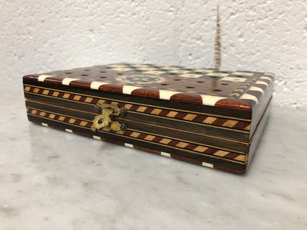 Vintage inlaid folded chess board box with pieces inside. In good clean original condition.