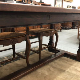 French dark Oak stretcher based farmhouse table. Can sit 6-8 people and is in very good original condition.