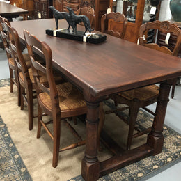 French dark Oak stretcher based farmhouse table. Can sit 6-8 people and is in very good original condition.