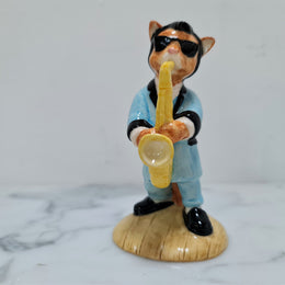 Amazing Beswick cat band figurines. There are 6 figurines including Fat Cat (Piano), Purrfect Pitch, Trad Jazz Tom, Rathcatcher Bilk, One Cool Cat and Cat Walking Bass. They are all in excellent original condition.