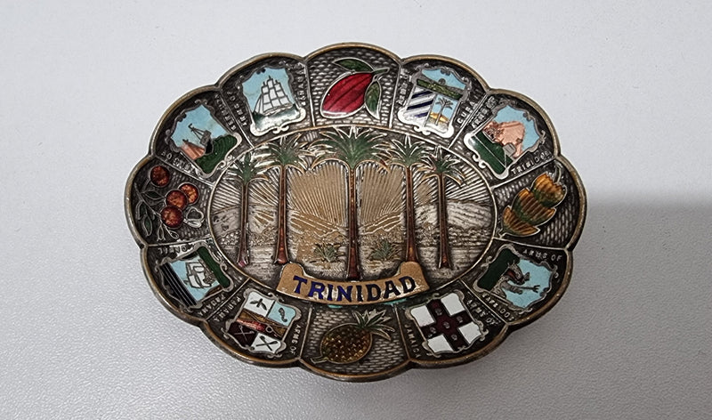 Vintage souvenir enamel bowl "Trinidad". It is in good original condition and has been sourced locally. Please view photos as they help form part of the description.