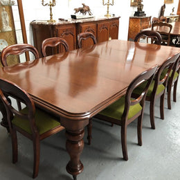 Lovely Victorian Walnut Extension dining table on castors and 8 lovely upholstered dining chairs in good condition.