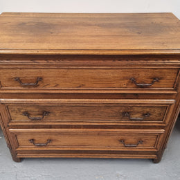 French solid Oak Louis 14th style chest of three drawers. It has three large spacious drawers and it has been sourced from France. It is in good original detailed condition.