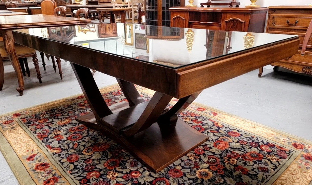 French Art Deco Figured Walnut dining table and six chairs. This stylish table also comes with a glass top and can be used with or without it. The chairs are very comfortable and the table can also fit another two chairs at either end making it a 6-8 seater. The table is in good original detailed condition with character marks to the top of table as shown in the pictures. This table and six chairs have been sourced locally.