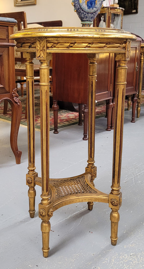 Late 19th Century French Louis XVI style round marble top side table/ lamp table. It is in good original detailed condition and has been sourced from France.