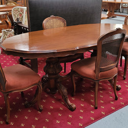 Antique Victorian style oval dining table. Table is good original detailed condition table can extend but doesn't have leaves.
