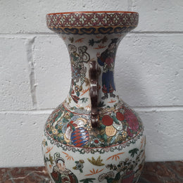 Antique 19th Century Chinese export hand-painted Qing Dynasty vase. Chien-Lung base. Rego mark to (1736-1795)