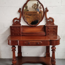 Victorian Mahogany duchess dressing table with tilt mirror on scrolled supports. It has seven trinket drawers and lift up storage. It is in good original condition and has been sourced locally.
