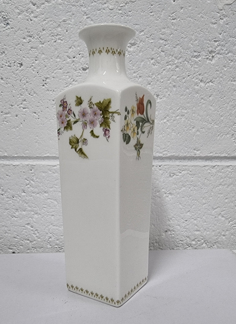 Lovely floral Wedgwood white vase with a pretty design in good condition, please view photos as they help form part of the description.