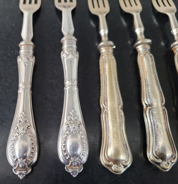 Mixed Set of cutlery with (800) continental silver handles, 13 pieces in total. in good original condition please view photos as they help form part of the description.