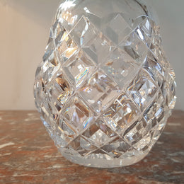A beautiful cut glass decanter bottle in good original condition.