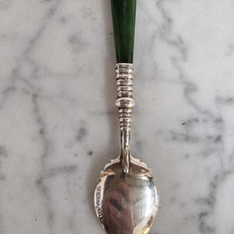 Very pretty Birmingham silver and Jade spoon that is in good original condition condition, please view photos as they help form part of the description.