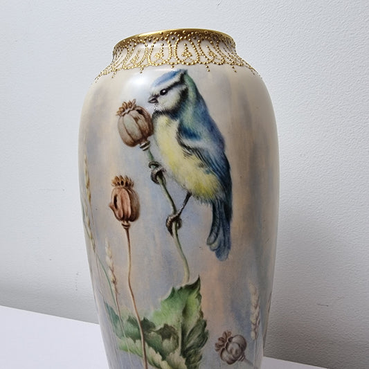Lovely Antique Limoges hand painted "Blue Tit Bird", very good quality vase. In original condition. Please view photos as they help form part of the description.